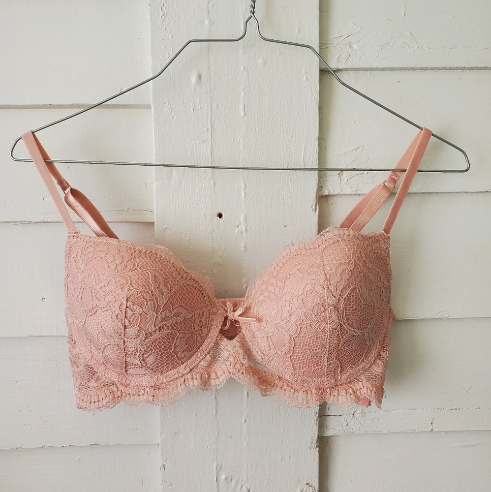 🚨SOLD🚨Marilyn Monroe Pink Lace Bra